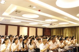 逆勢(shì)上揚(yáng)，再創(chuàng)輝煌—新思路裝飾召開年中工作