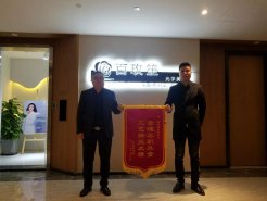 新思路裝飾怎么樣？業(yè)主送的錦旗就是答案！